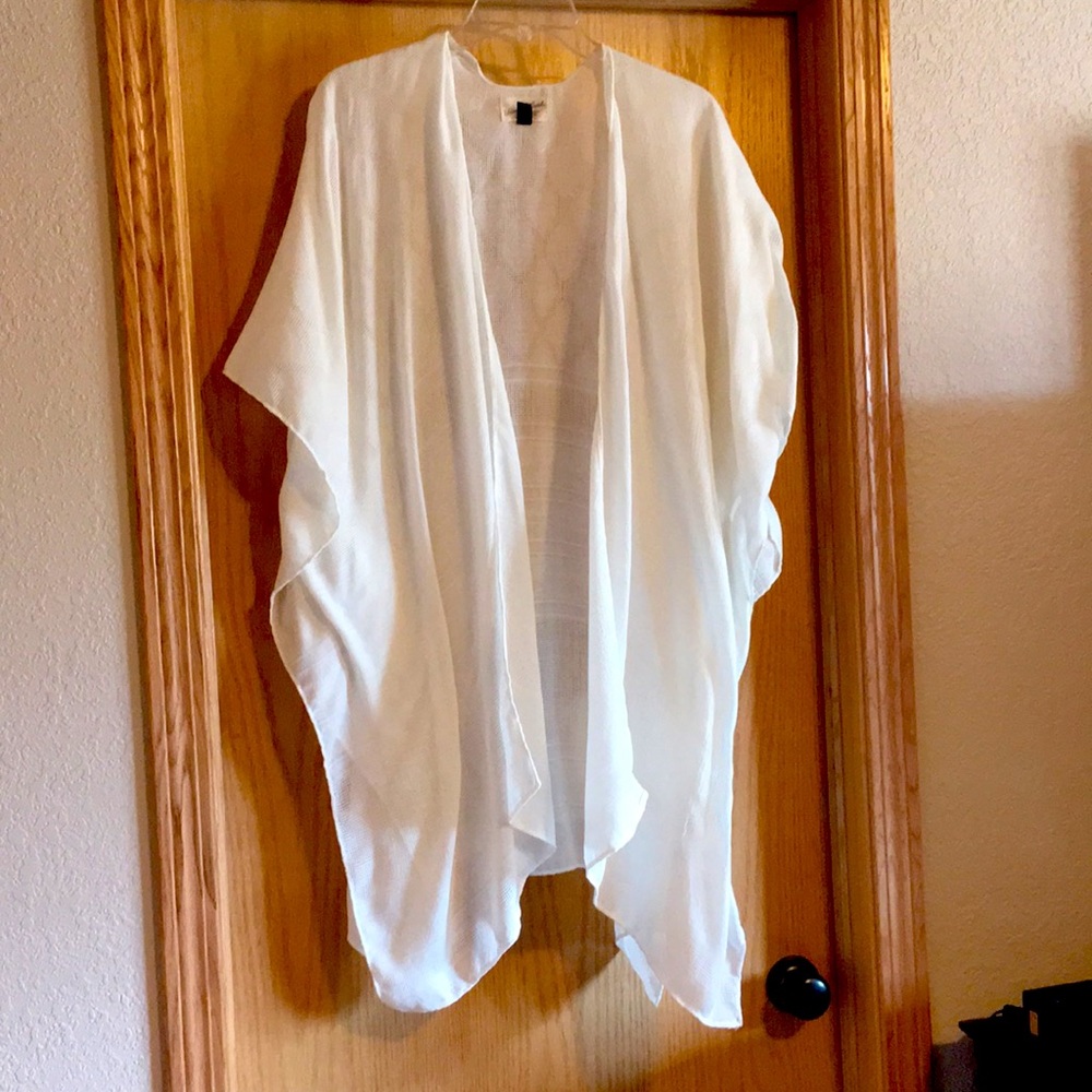 Universal Thread White Kimono